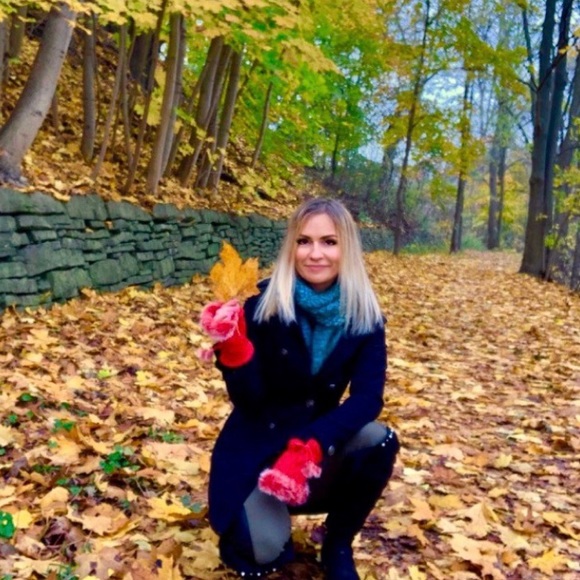 Red faux fur gloves - Picture 4 of 7